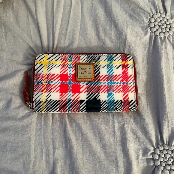 Dooney & Bourke plaid wallet - Picture 1 of 10